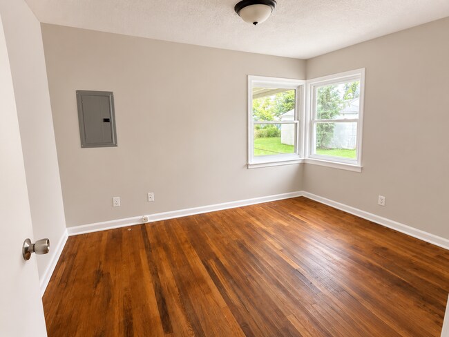 Building Photo - Charming & Affordable 2-Bedroom Home Near Linden – Move-In Ready!
