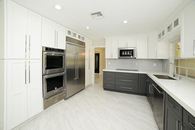 Building Photo - 6943 Giralda Cir