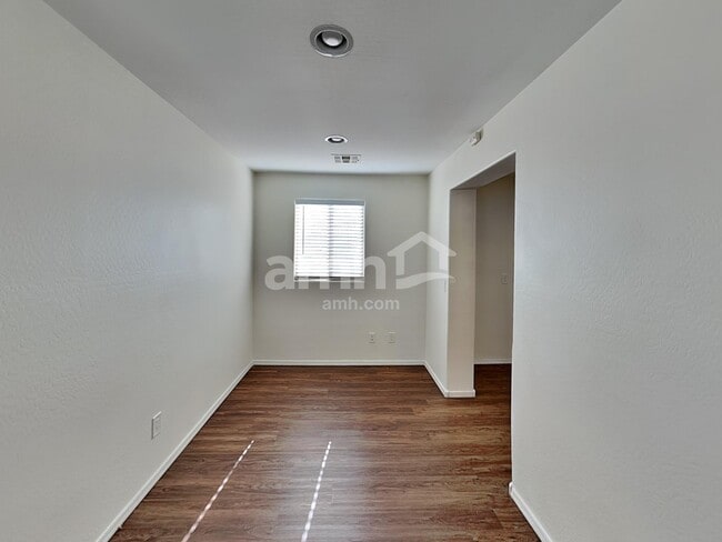 Building Photo - 3282 E Oakland St