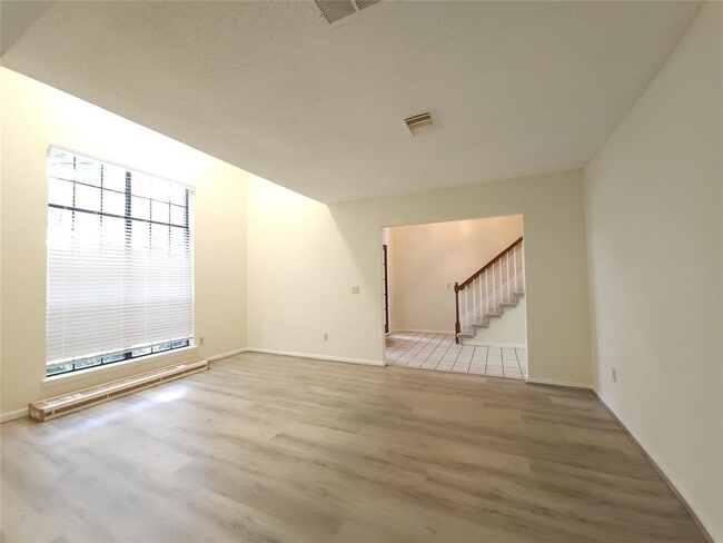 Building Photo - 3226 Country Club Blvd