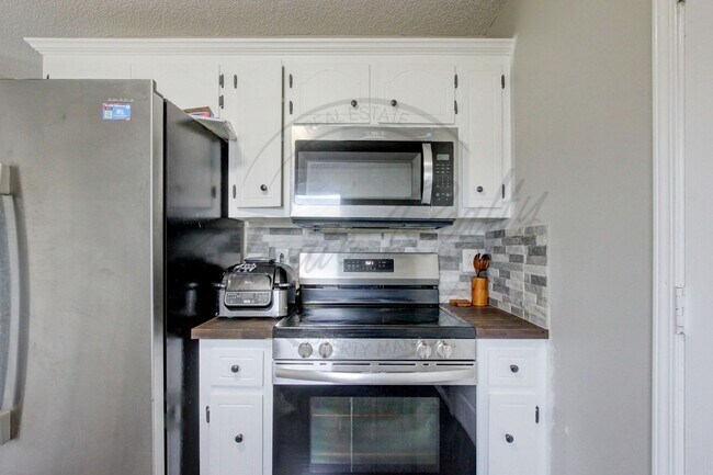 Building Photo - ON SPECIAL! THIS PROPERTY HAS A 1/2 OFF TH...