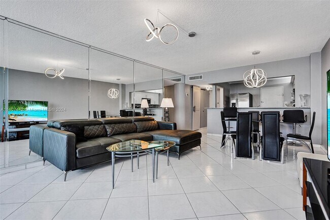 Building Photo - 3725 S Ocean Dr