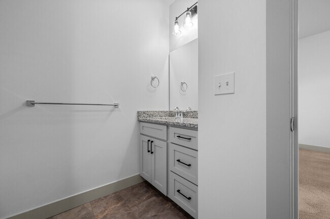 Building Photo - 671 S 400 E