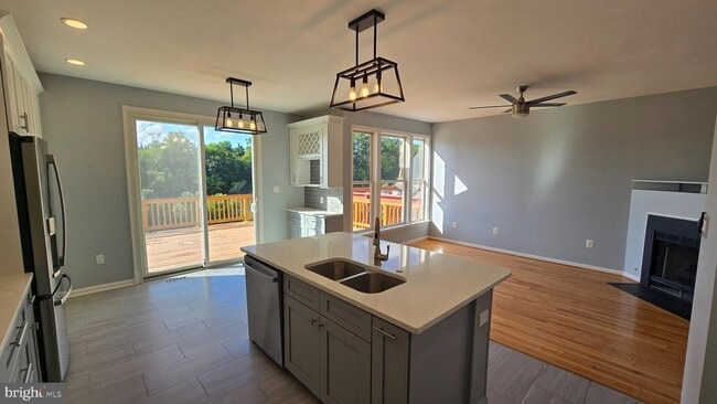 Building Photo - 43975 Lords Valley Terrace