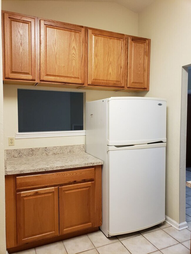 Building Photo - 2 Bedroom for rent January 2026 in NE Tall...