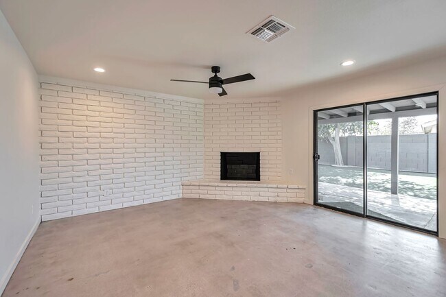 Building Photo - 6-Bedroom, 3-Bath Tempe Home with Pool, Bar & Prime Location