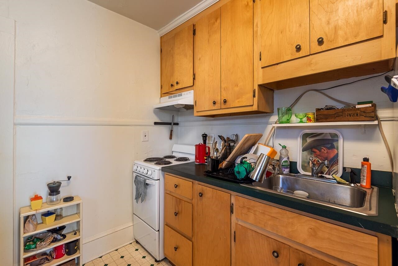 Building Photo - 903 Clarendon St