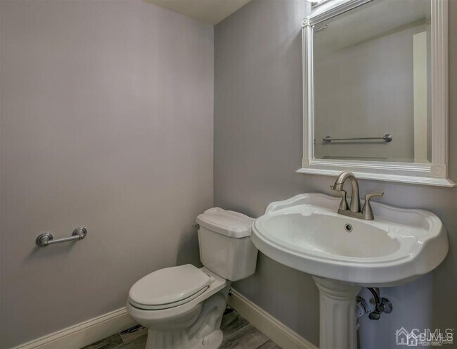 Building Photo - 40 Staghorn Dr