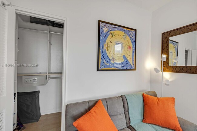 Building Photo - 255 W 24th St