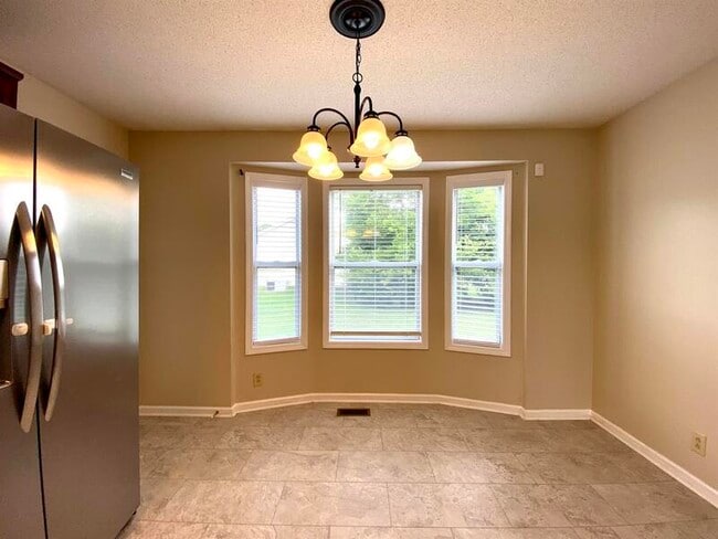 Building Photo - 701 Carbondale Dr