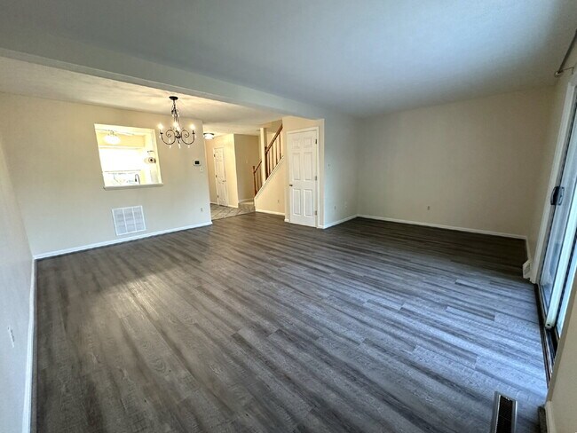 Building Photo - 3-Bedroom Townhome in Furnace Hills