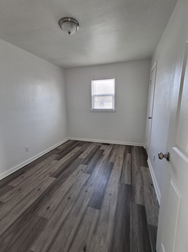 Building Photo - 2514 Chase St