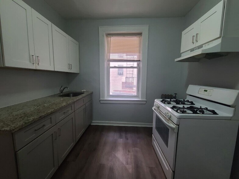 Building Photo - 61 S Munn Ave