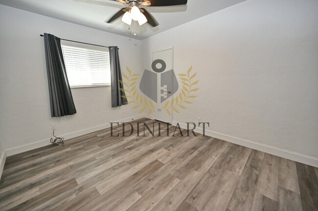 Building Photo - 5568 N Millbrook Ave