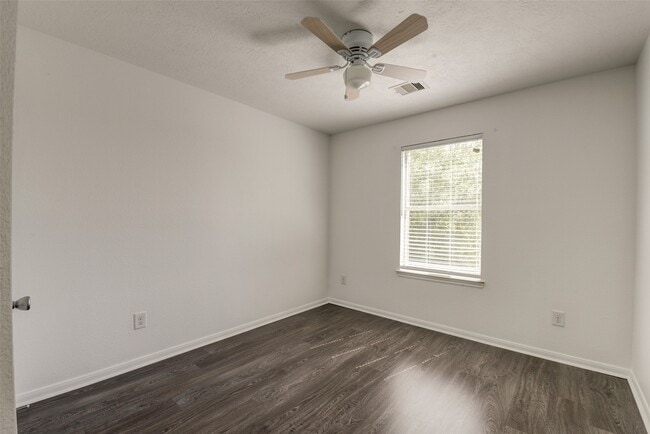 Building Photo - 834 Sweet Flower Dr