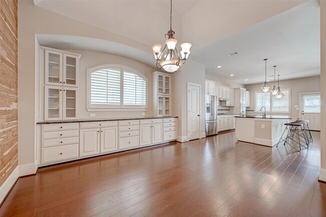 Building Photo - 10323 Hatcher Dr