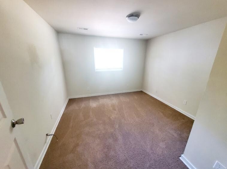 Building Photo - 1922 Oak Hill Ln