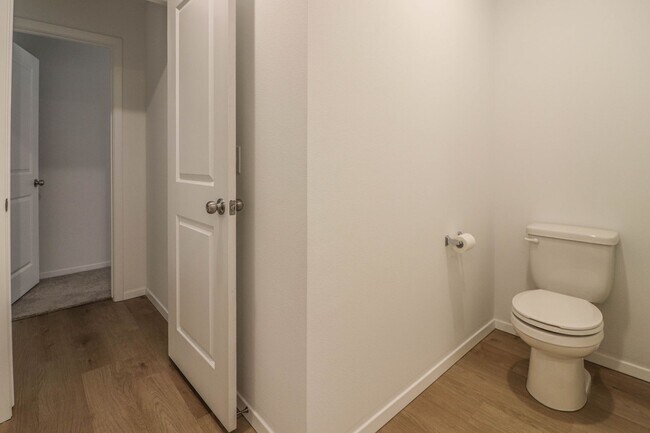 Building Photo - 3202 S 15th Pl