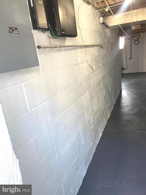 Building Photo - 4613 Hartel Ave