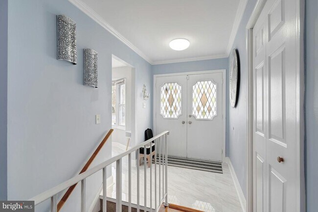 Building Photo - 900 E Tantallon Dr