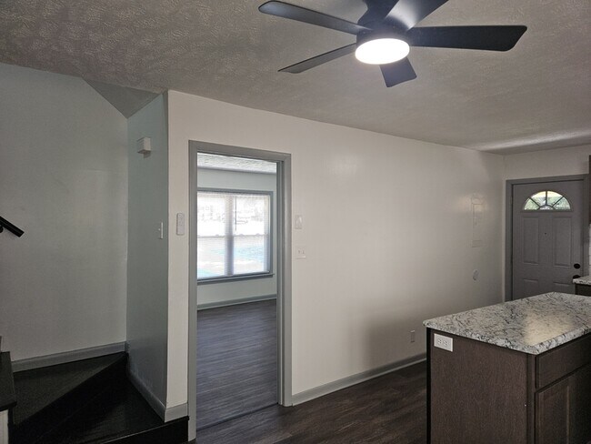 Building Photo - 415 College Dr