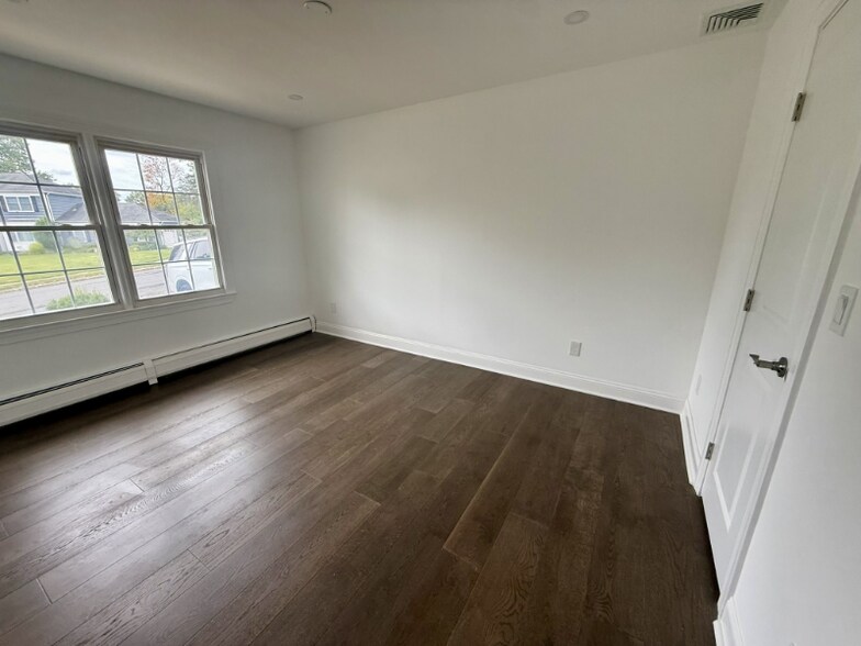 Building Photo - 71 Tiffany Dr