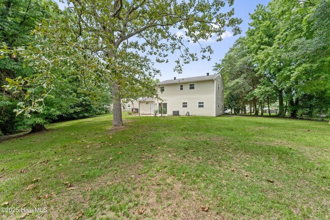 Building Photo - 121 Lance Ct