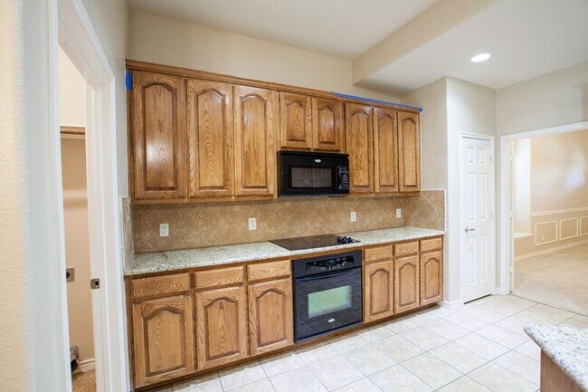 Building Photo - 13856 Fall Harvest Dr