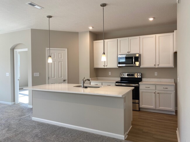 Building Photo - 1511 Summerview Ln