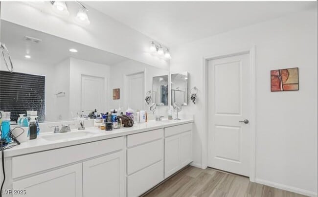 Building Photo - 10396 Thurso Ave