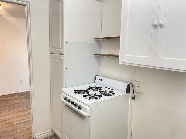 Building Photo - Charming Upstairs 1-Bedroom – Just Steps A...