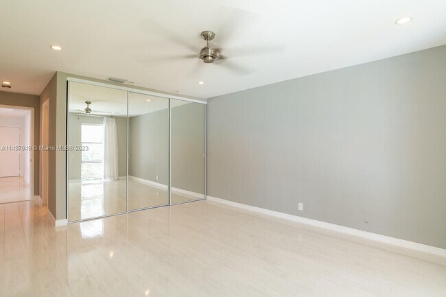 Building Photo - 76 Isle of Venice Dr