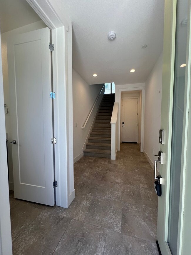 Building Photo - Downtown SJ SMART tri-level condo availabl...