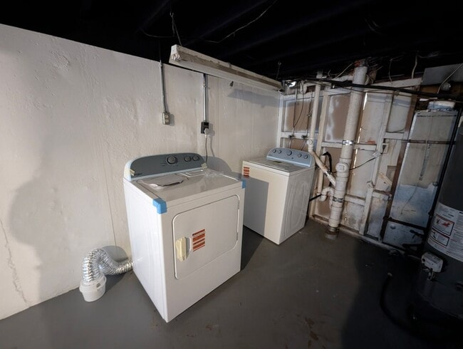 Building Photo - Updated Open-Concept with Sunroom & Finished Basement Space