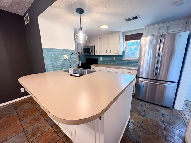 Building Photo - 8519 Shenandoah Dr