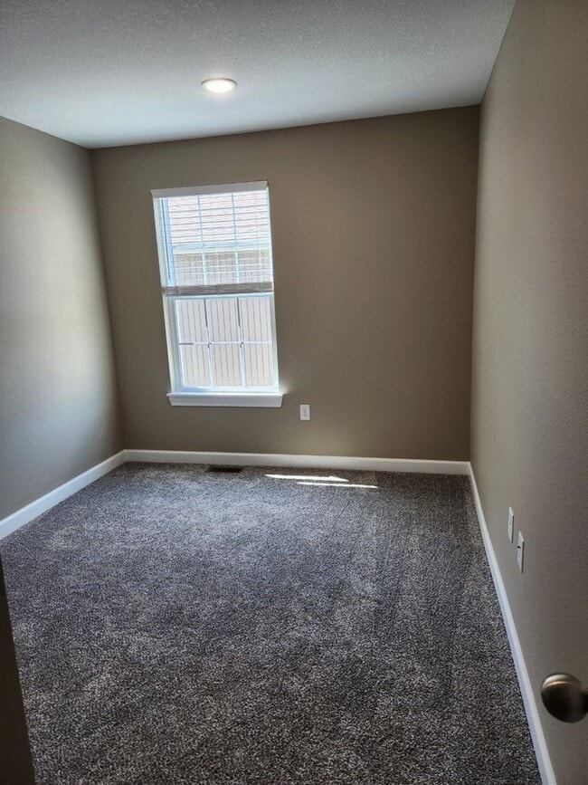 Building Photo - 1213 Pebblecreek Dr