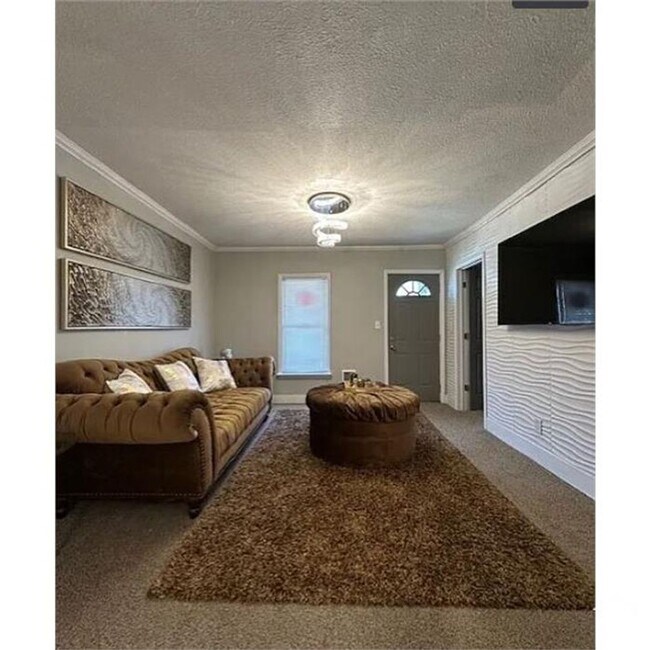 Building Photo - 216 E 33rd St