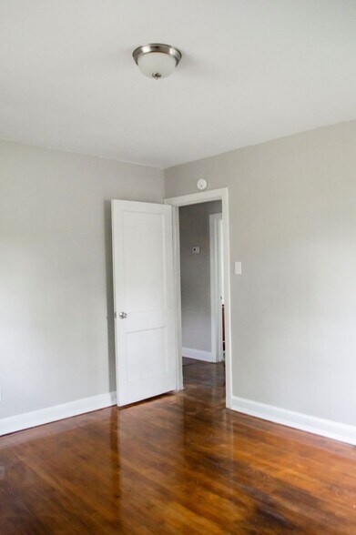 Building Photo - 4500 Eastover Ave