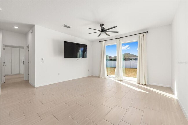 Building Photo - 6366 SW 77th Ave