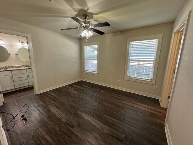 Building Photo - Pensacola - Downtown - 3 Bedroom, 2 Bathroom