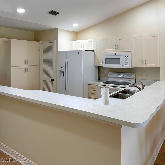 Building Photo - 5035 Cedar Springs Dr