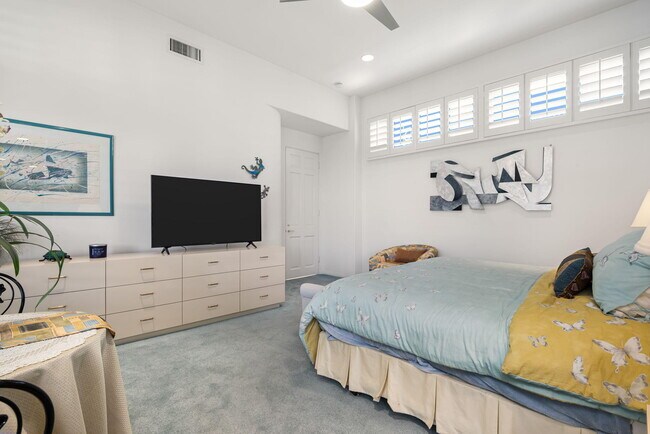 Building Photo - 75395 Riviera Dr