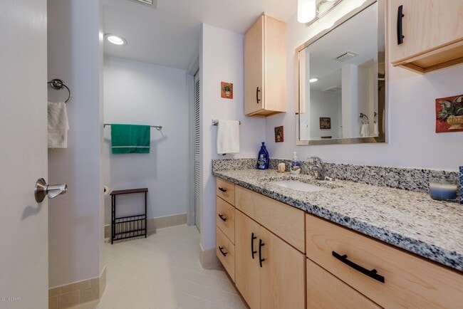 Building Photo - 1239 Ocean Shore Blvd
