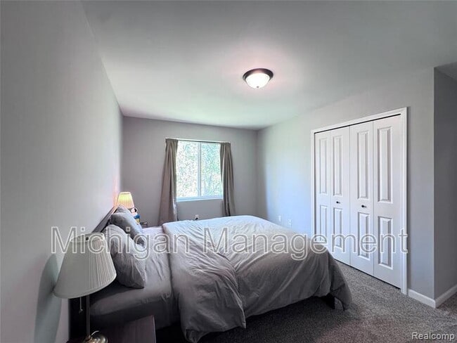 Building Photo - 6149 Woodridge Ln