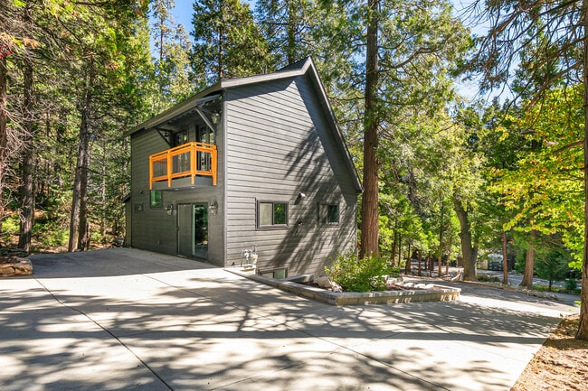Building Photo - 27090 CA-189