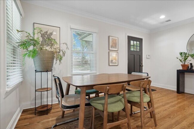 Building Photo - 847 S Mendenhall Rd