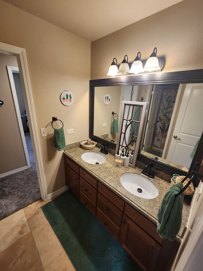Building Photo - Beautiful Home in Pine Creek
