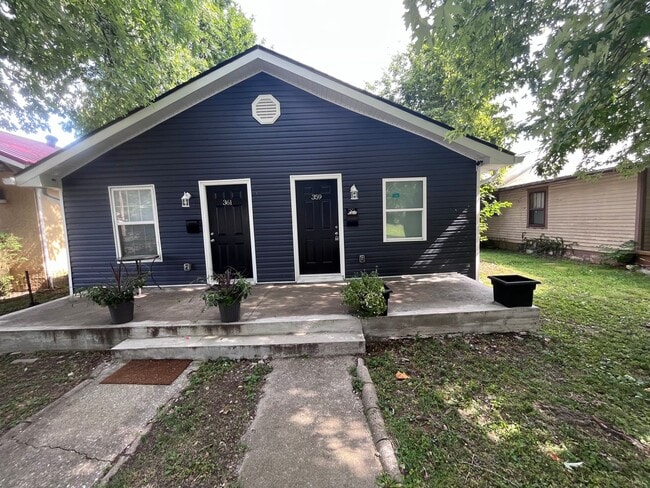 Building Photo - 2 Bedroom Updated Duplex in Frankfort