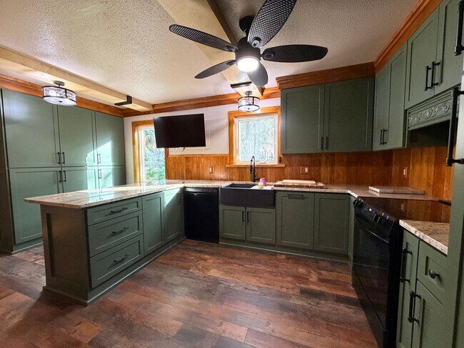 Building Photo - Spacious 3/3 on Nearly 2 Acres with Exceptional Storage and No HOA