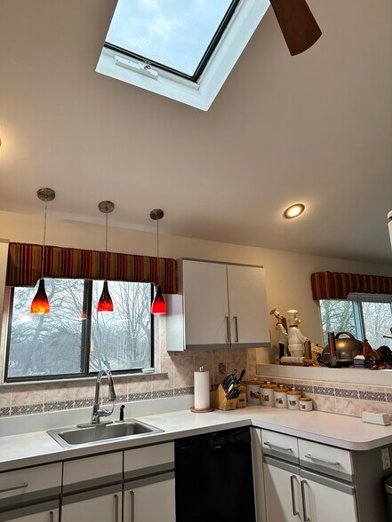 Building Photo - 14 Nagle Ln